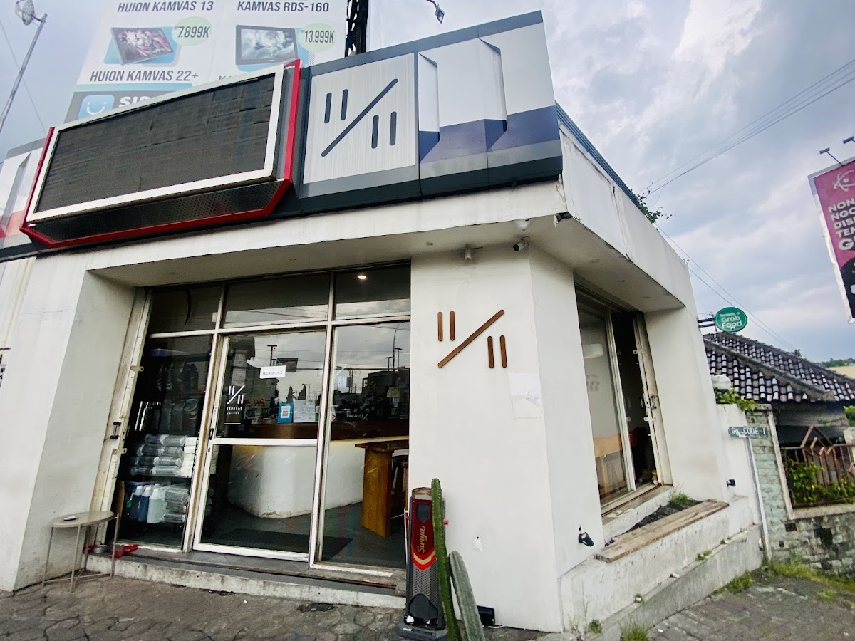 Sebelas Coffee - Monjali