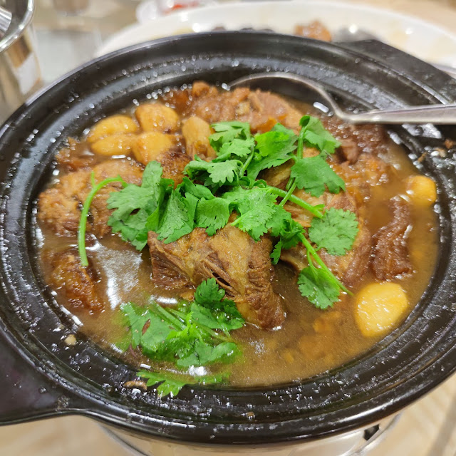 Claypot Pork Tendon with Chilli