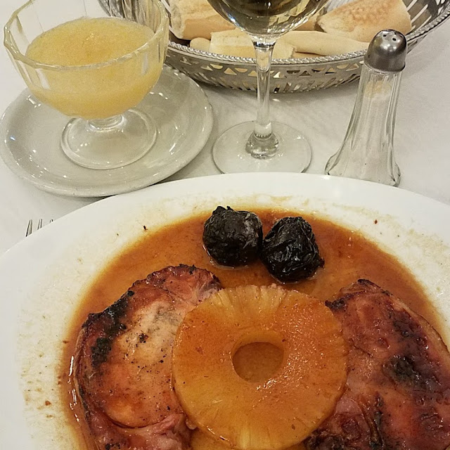 Solomillo de Cerdo Ahumado Con Anana Ciruela Y Pure de Manzana