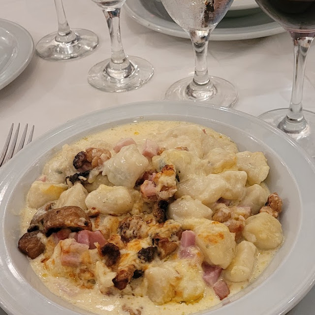 Ñoquis Con Salsa Gran Caruso