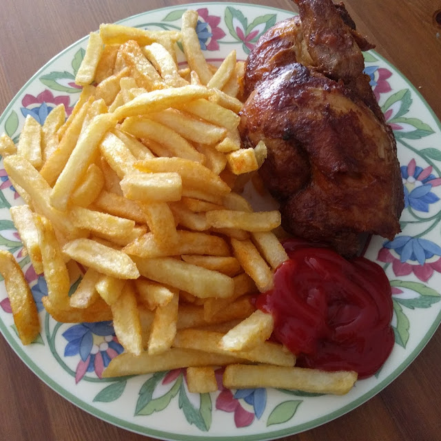 Halbes Hähnchen Mit Pommes Frites