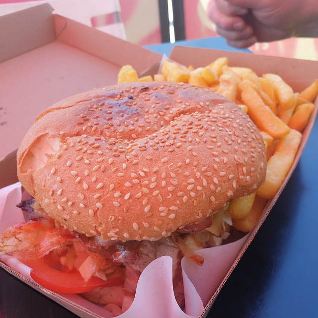 Mega Burger