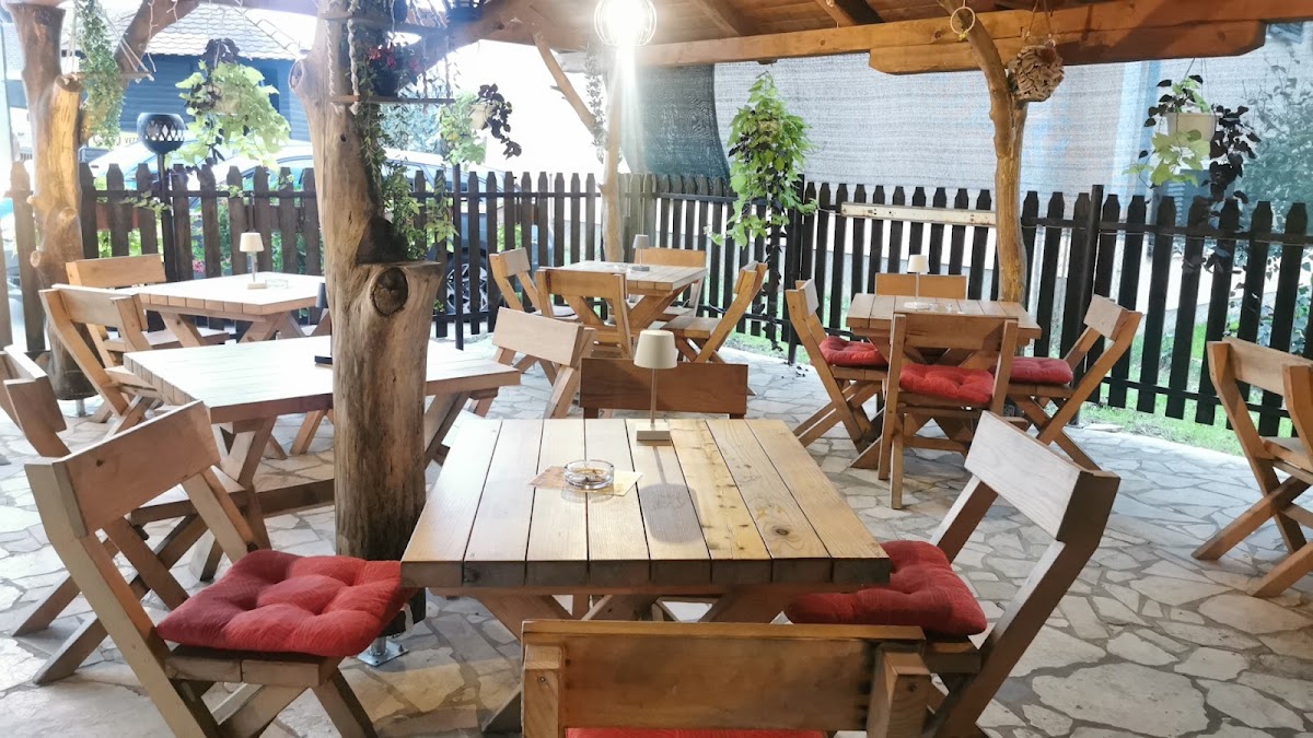 Bistro & Pizzeria EM