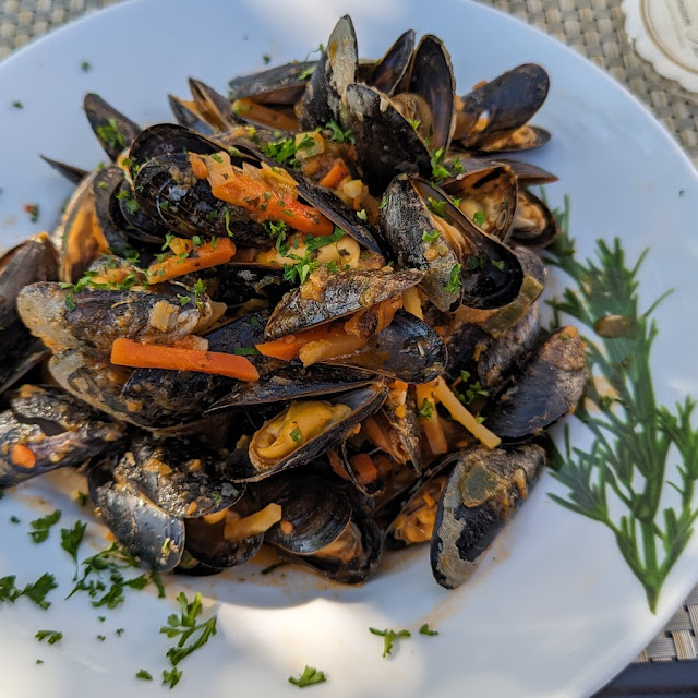 Miesmuscheln In Tomatensugo