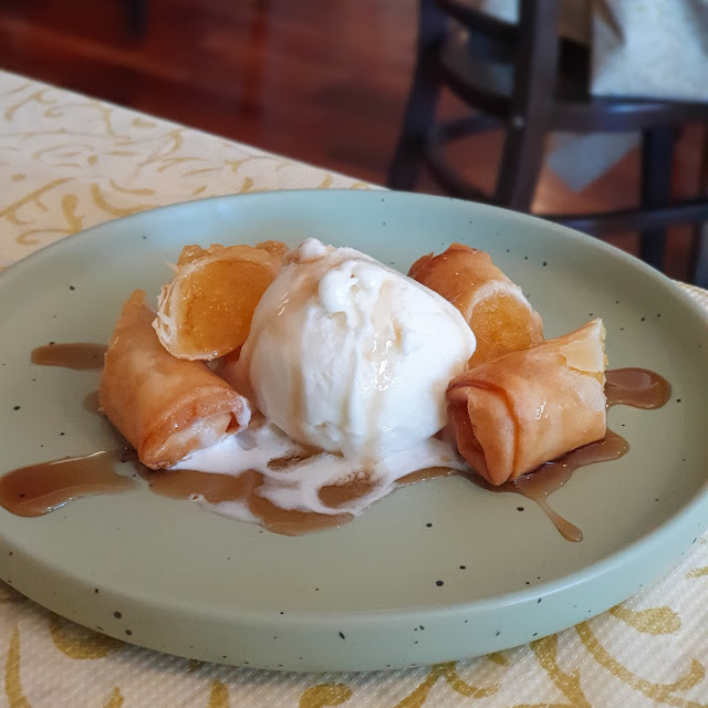 banana fritter with ice cream 炸香蕉雪糕