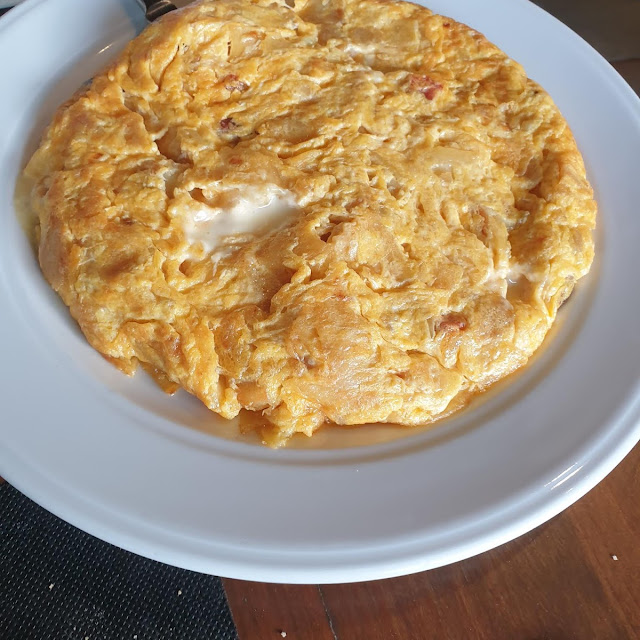 Tortilla Con Chorizo Y Queso de Tetilla