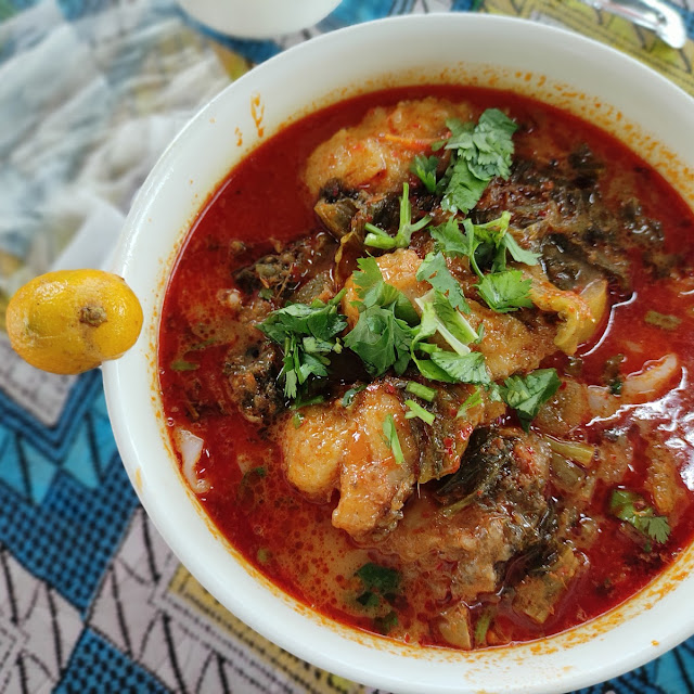 Assam Kari Ikan Goreng Dengan Mee Kuning