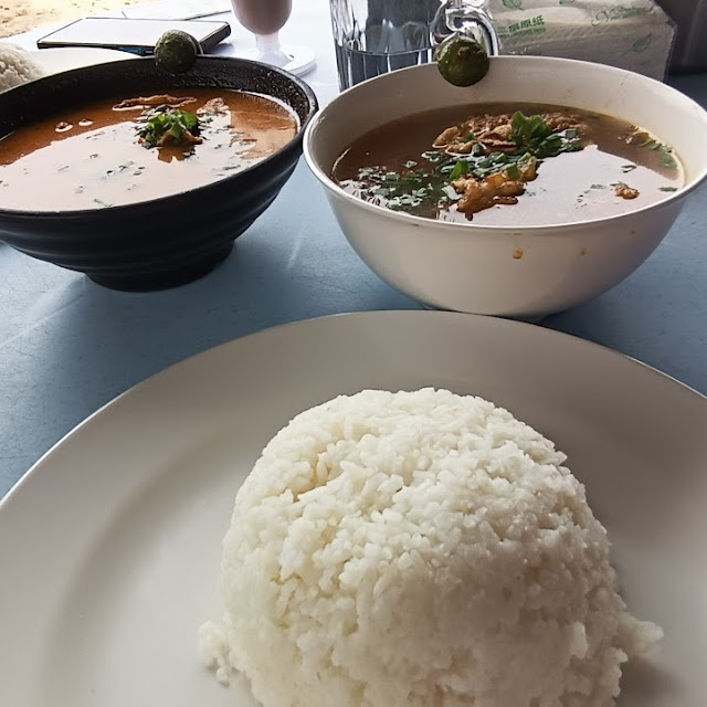 Set Nasi Putih Sup Asam Kari Sup Ikan