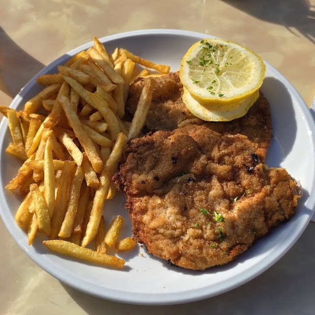 Schnitzel Wiener Art Mit Pommes