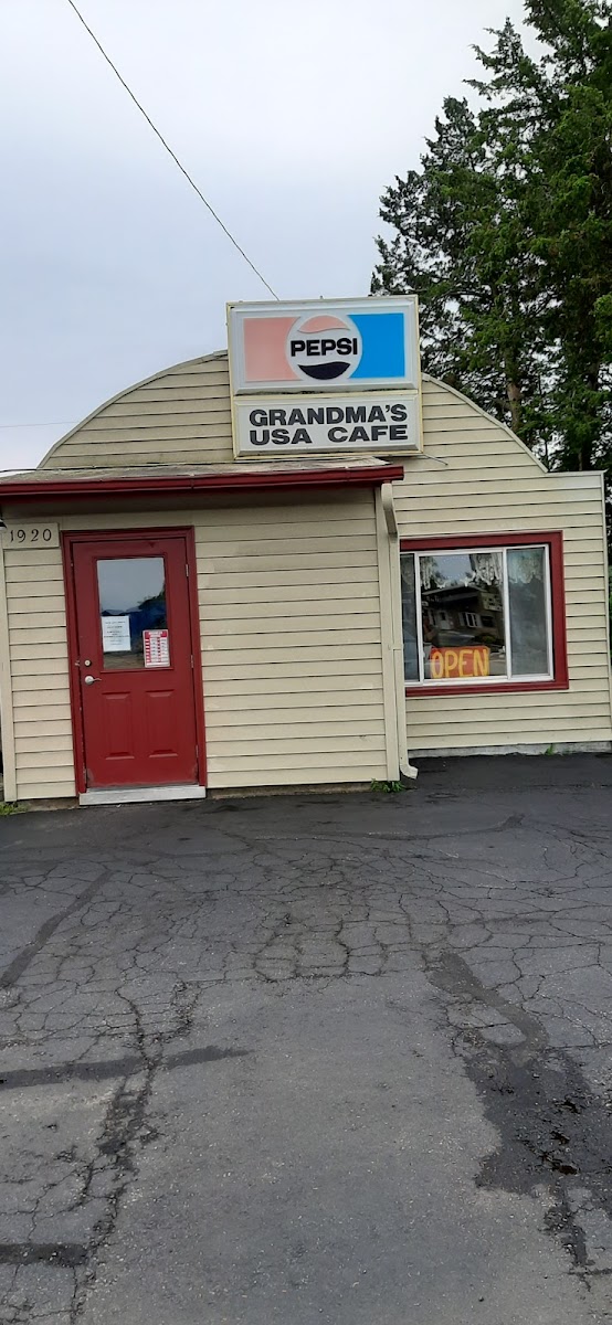 Grandma's USA Cafe