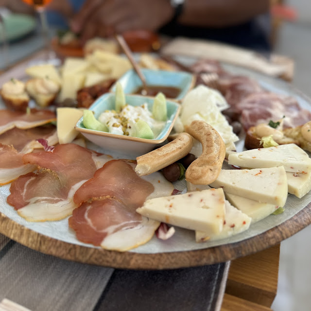 Tagliere Di Salumi E Formaggi