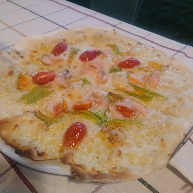 Pizza Salmone Zucchine Pomodorini