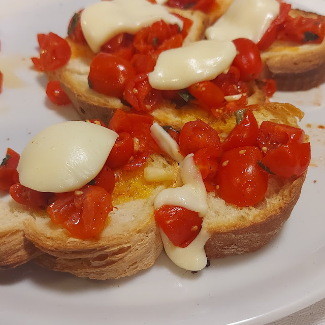 Bruschetta Pomodori E Scamorza