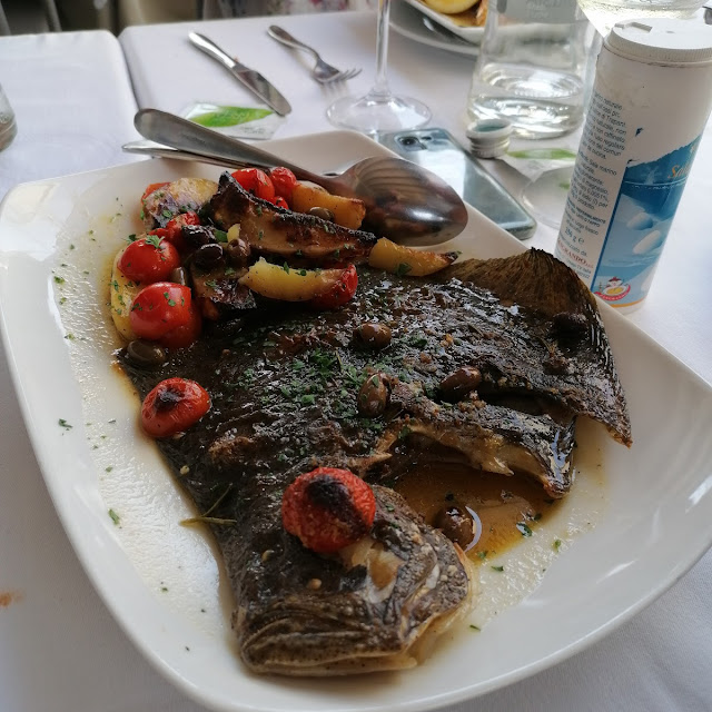 Rombo Al Forno Con Patate E Pomodorini