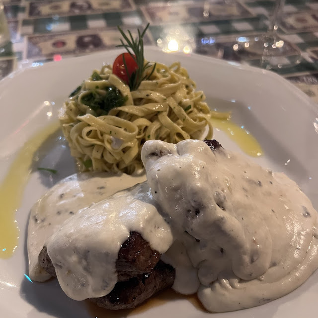 Filet ao Gorgonzola Com Fetuccini Nas Ervas