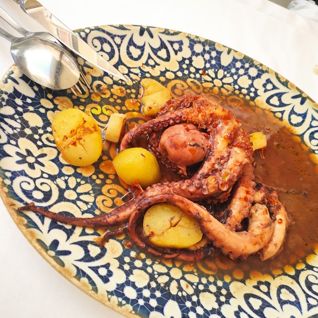 Octopus Pot with Chickpeas Old-Fashioned Style
