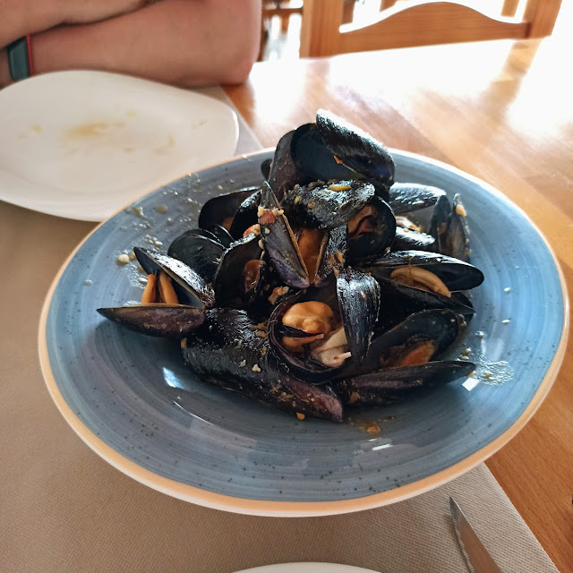 Mejillones Al Romesco