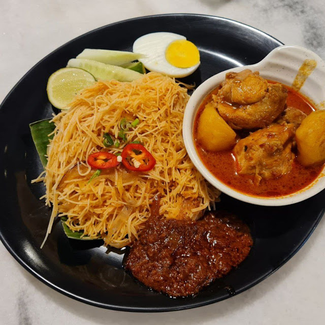 Mee Siam Curry Chicken