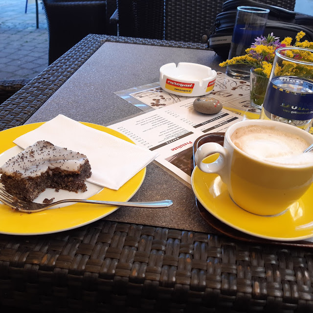 Kaffee Und Mohnschnitte