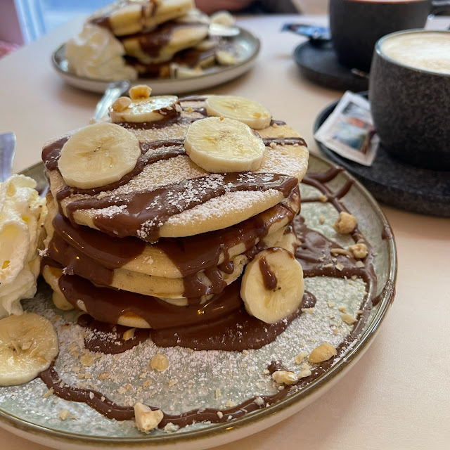 Tortitas Con Crema de Chocolate Y Plátano
