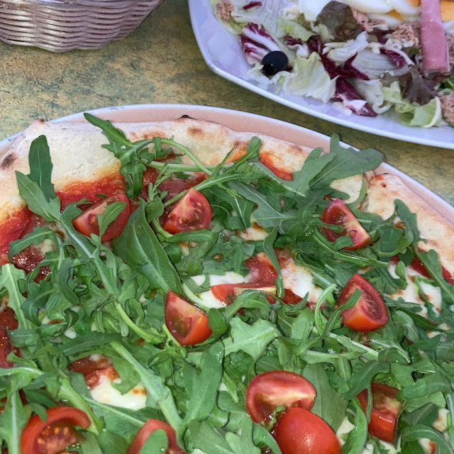 Pizza Mit Rucola