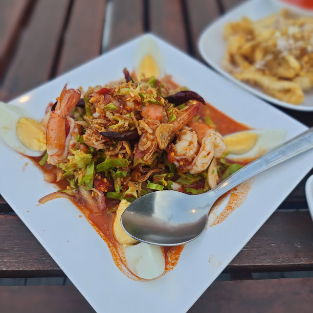ยําถั่วพลูกุ้งสด