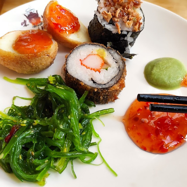 Frittiertes Shusi Und Algensalat Mit Sesam