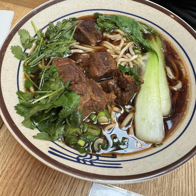 S1 Bong Beefy Bowl Chin Nudelsuppe Mit Geschmorten Rindfleisch Und Pak Choi