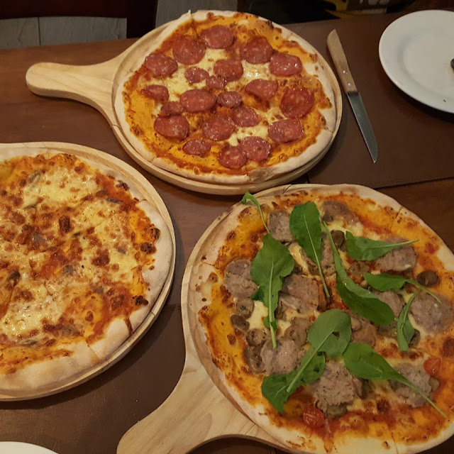 Pizza Sausage and Rocket Salad