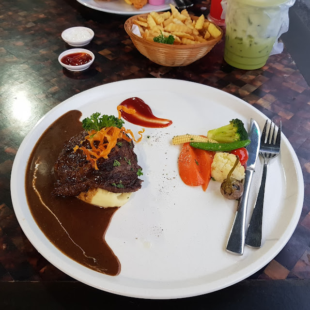 Lamb Chop with Black Pepper Sauce