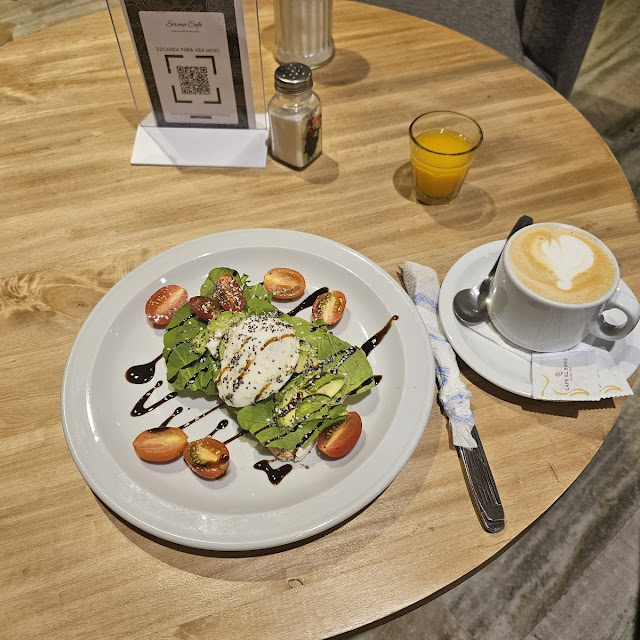 Avocado Toast Con Huevo Poche