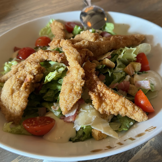 Ensalada César Con Pollo Crujiente