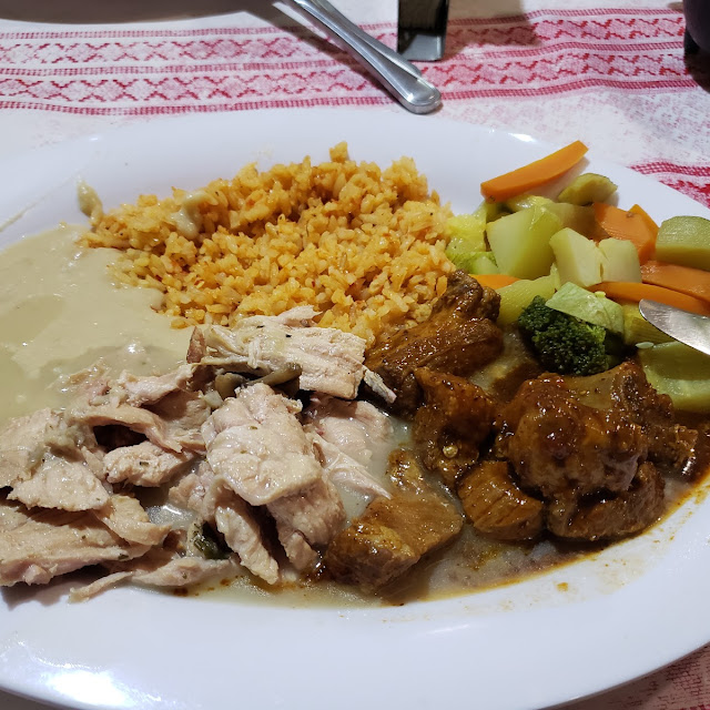 Lomo En Salsa Verde Y Costillitas En BBQ