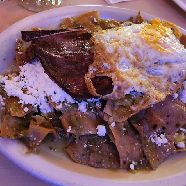 Chilaquiles Con Costilla