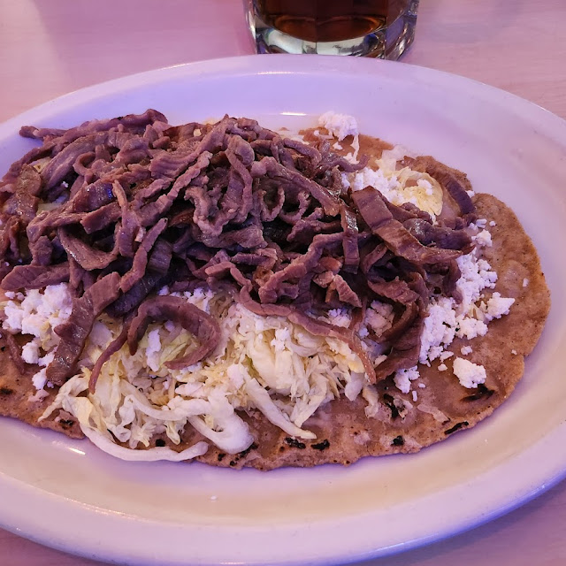 Huarache de Cecina