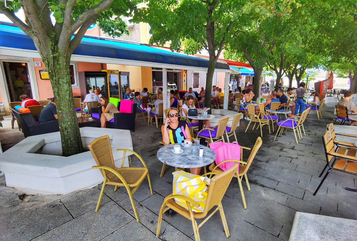 Caffe bar 'M'