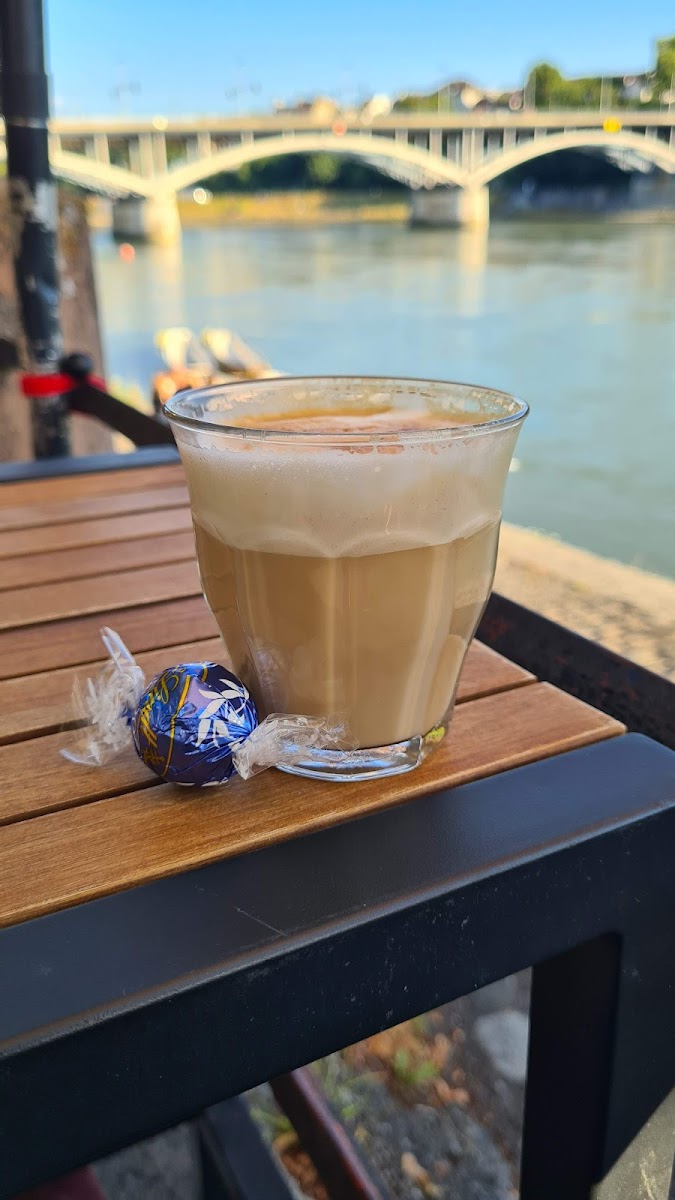Das Cafe am Rhy