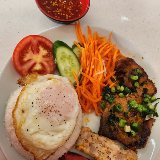 Lemongrass Chicken on Rice with Fried Egg & Salach