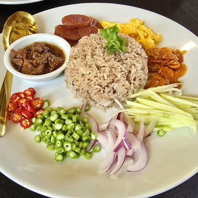 ข้าวคลุกกะปิ