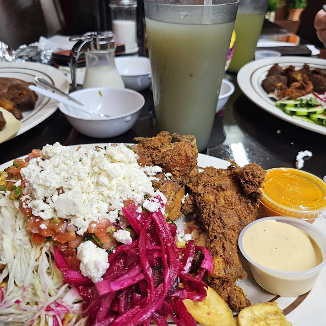 Pollo Con Tajadas