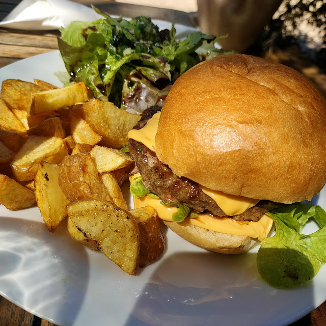 Burger Mit Pommes