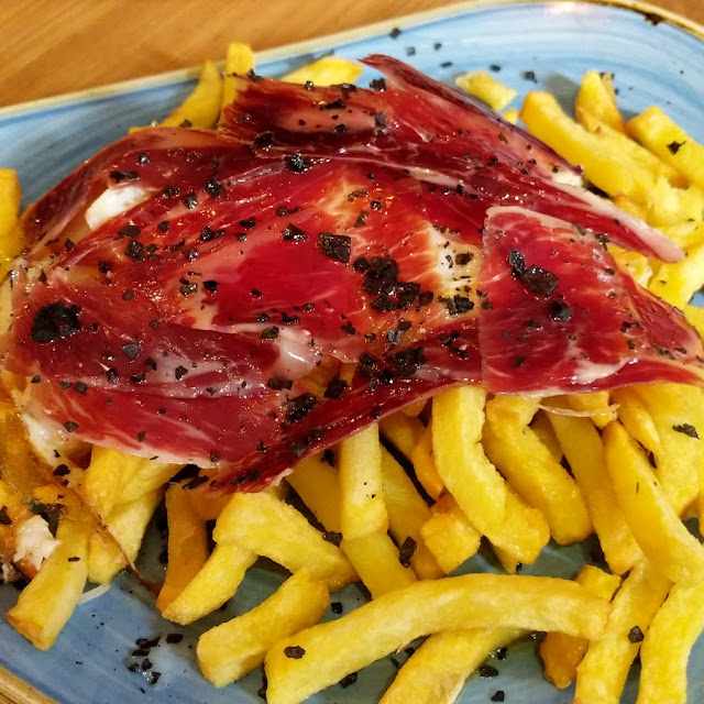 Huevos Rotos Con Jamón Y Trufa