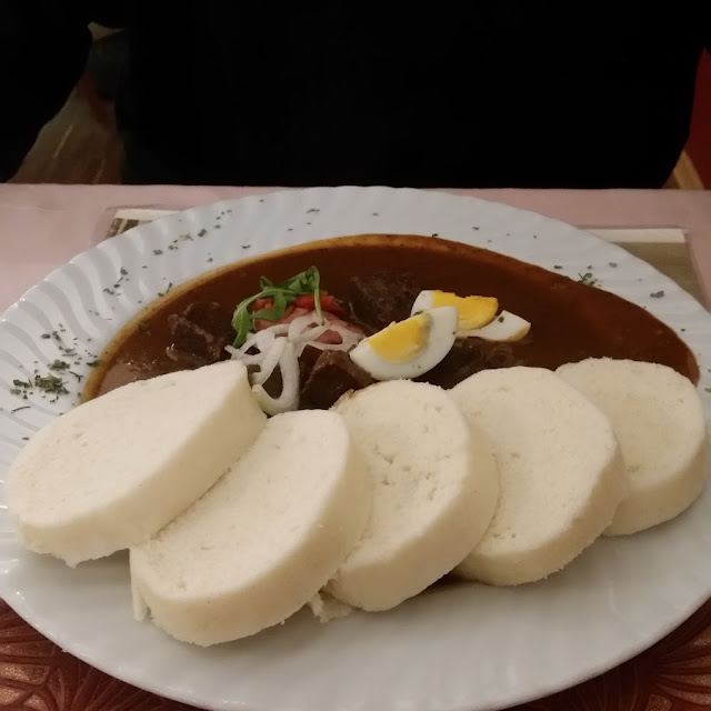 Biergulasch Mit Böhmischen Knödeln