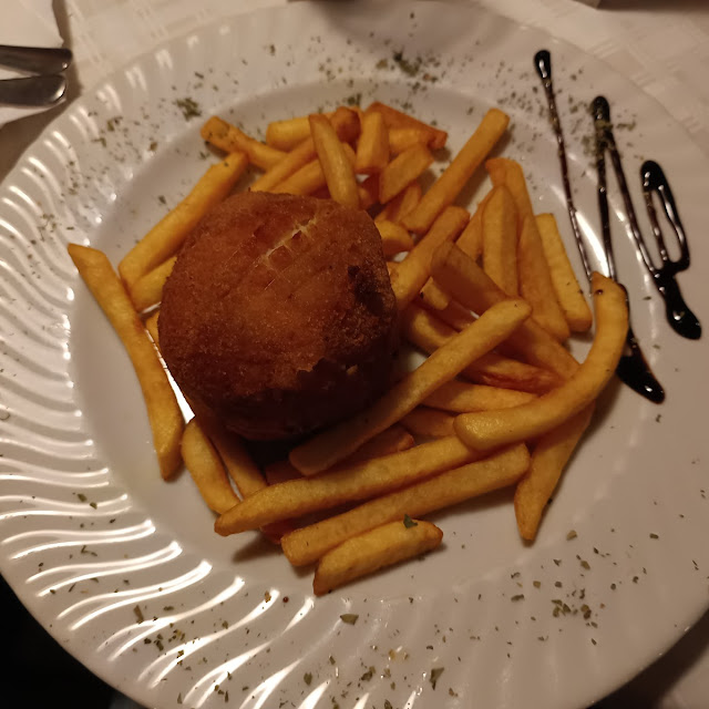Schnitzel Komotau Mit Schinken Und Käse Gefüllt Pommes
