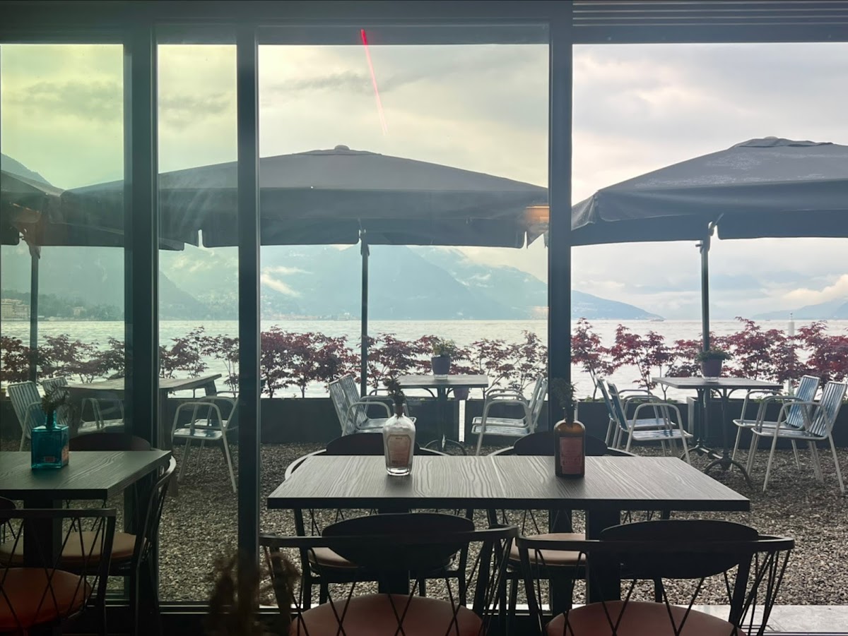 Riverside Beach | Bar | Restaurant