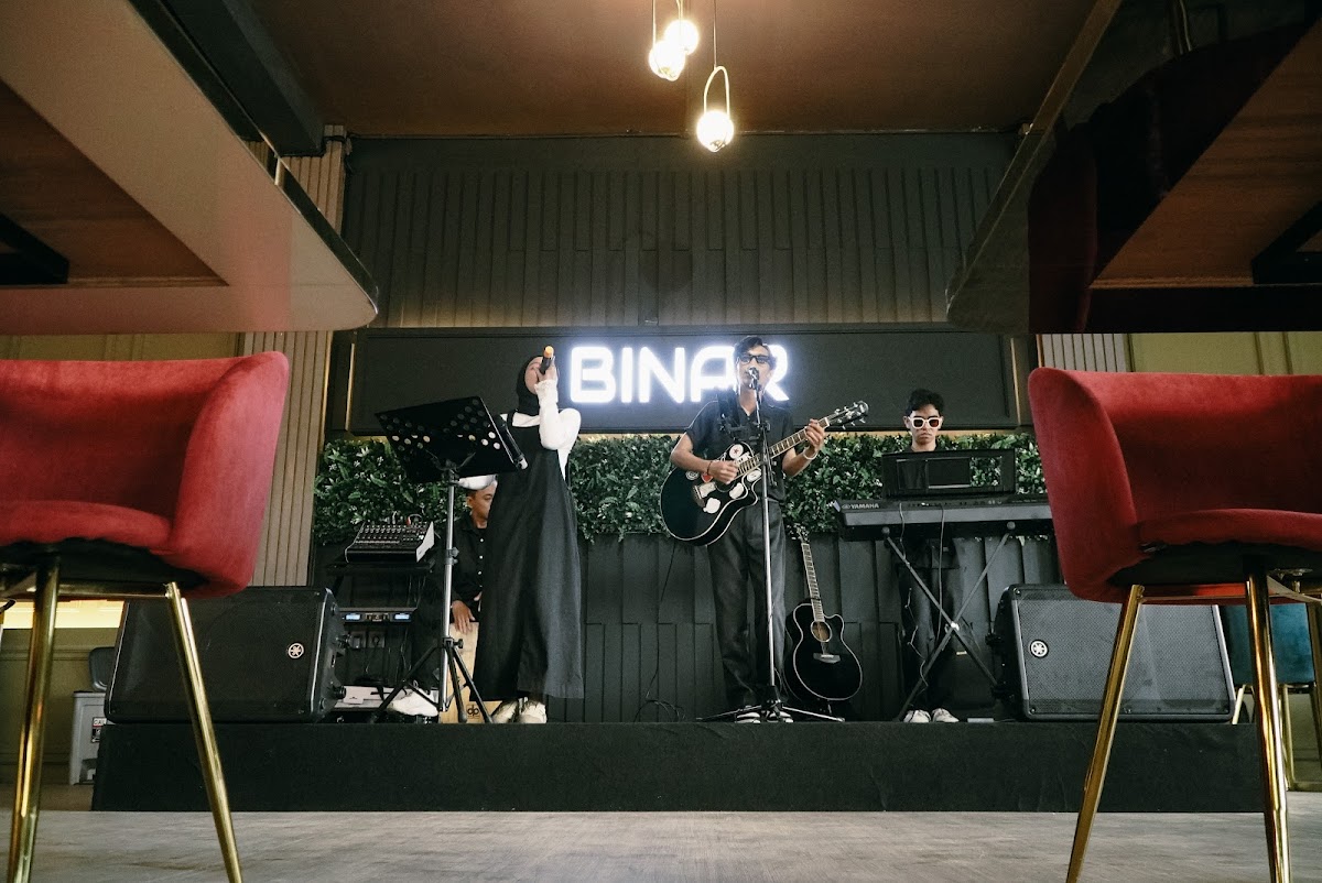 Binar Coffee & Eatery