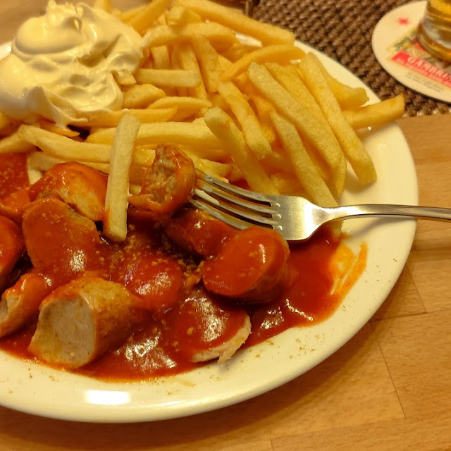 Currywurst Mit Pommes Frites