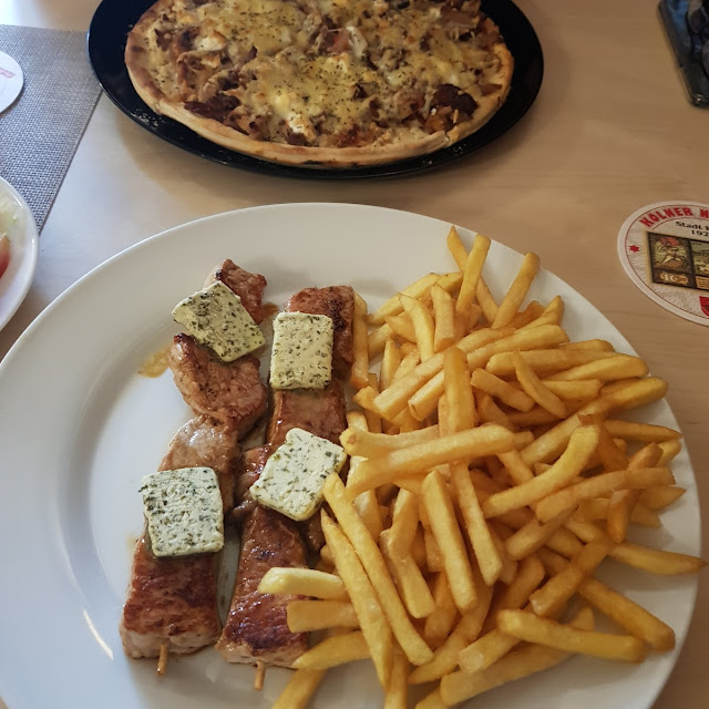Souvlaki Und Gyros Pizza Mit Schafskäse
