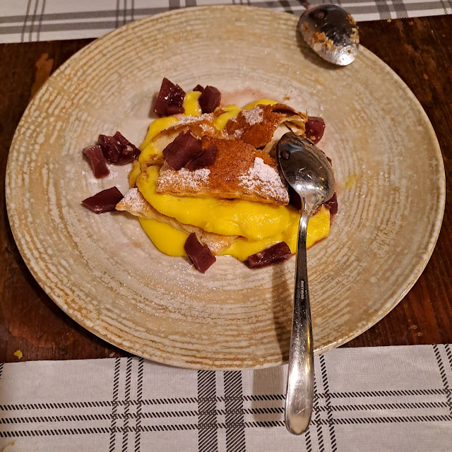 Mille Foglie Con Crema E Pera Al Vino
