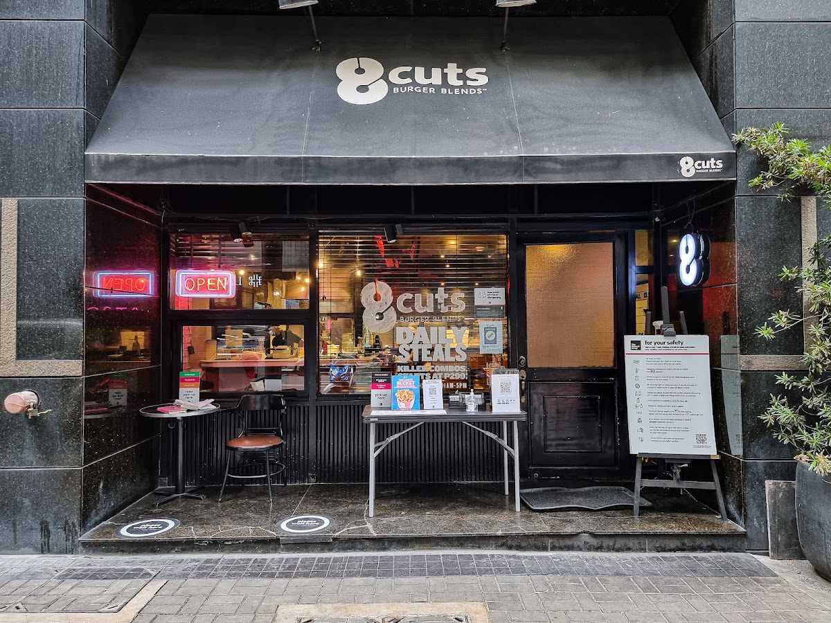 8 Cuts Burger Salcedo